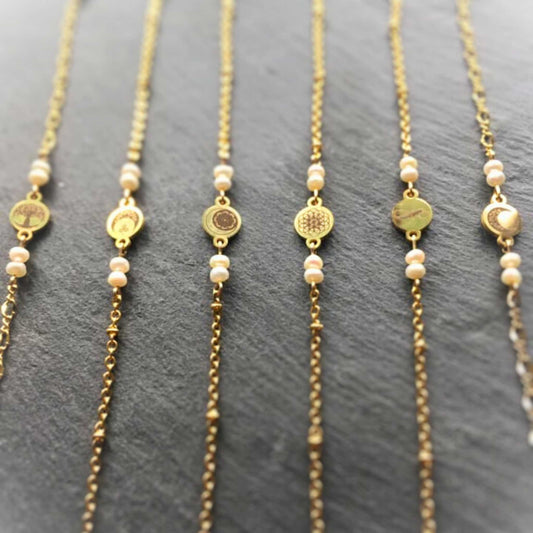 Bracelet - Golden chain - Genuine Pearls - Choose your symbol