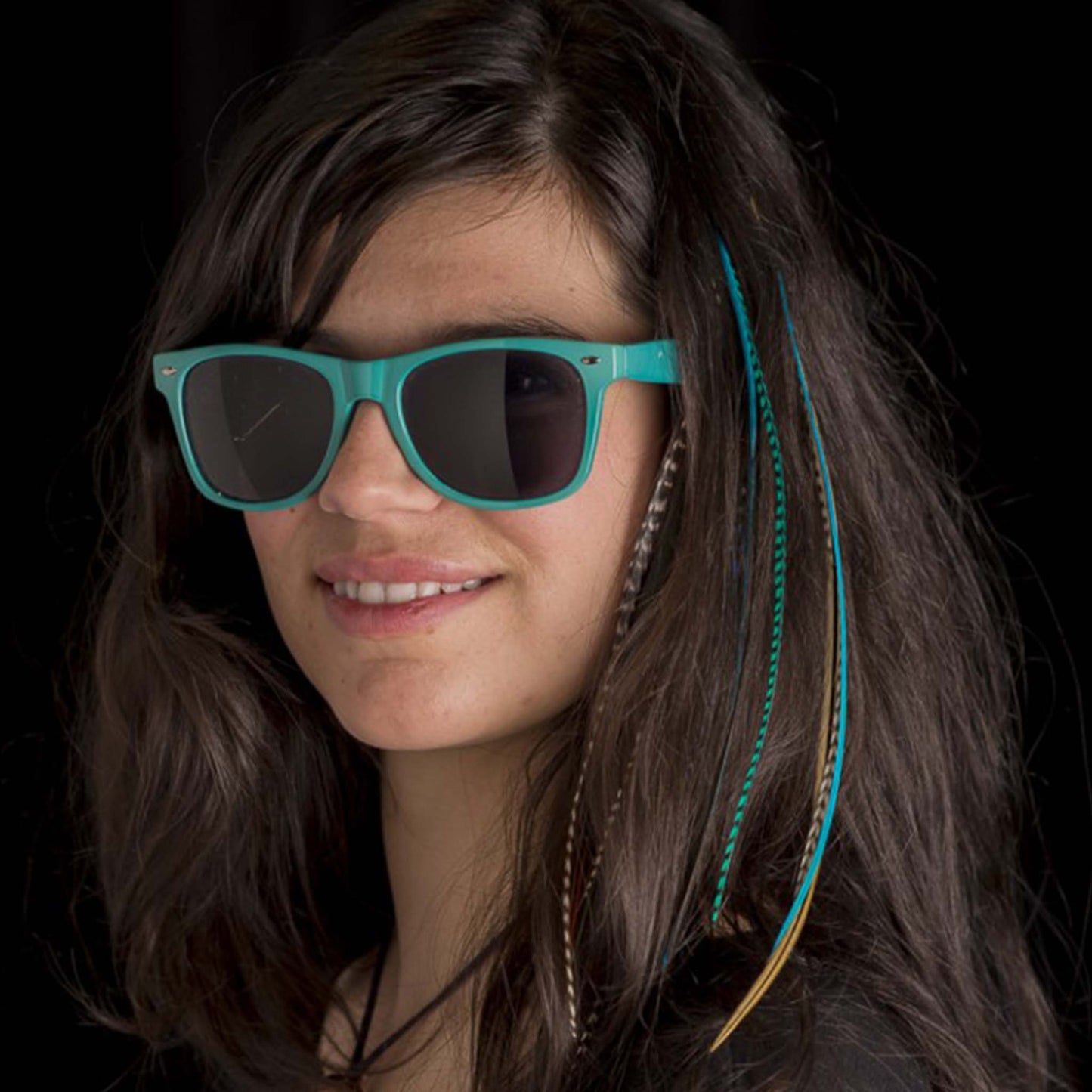 Feather extensions - Blue - on a model