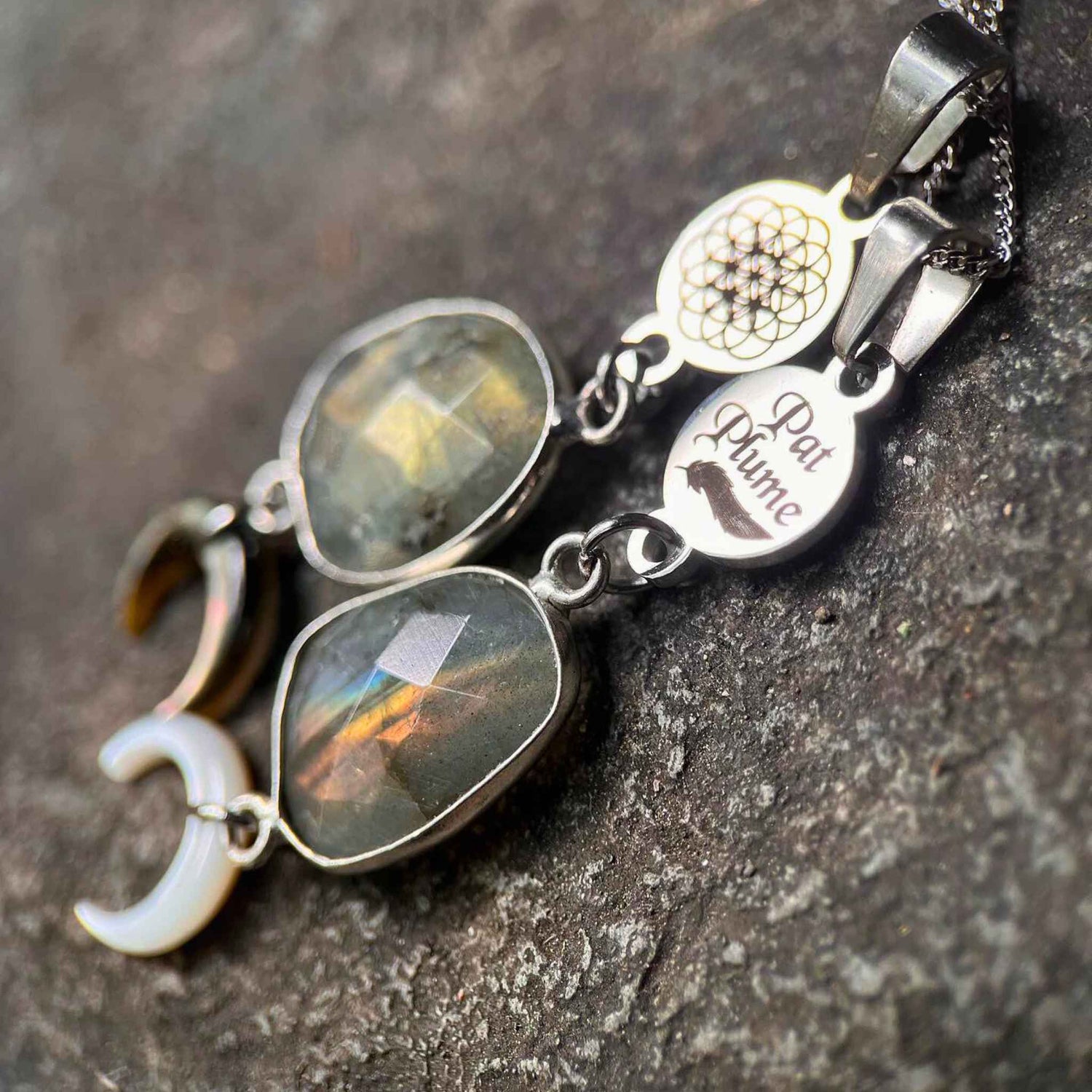 Labradorite necklace, Flower of life - moonshaped mother of pearl - Pat Plume BIjoux
