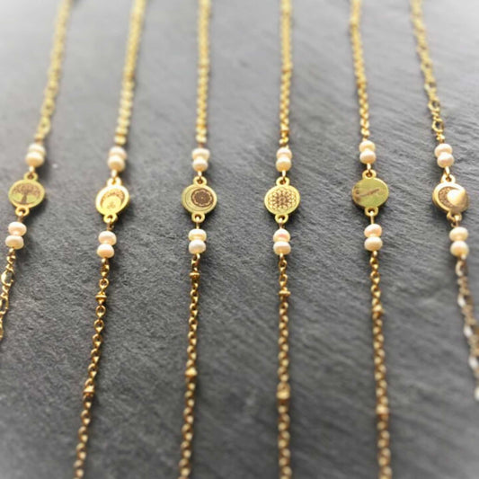 Bracelet - Golden chain - Genuine Pearls - Choose your symbol